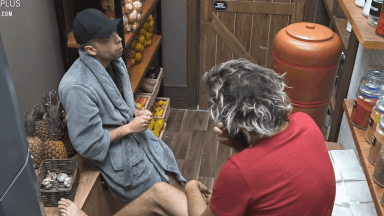 A Fazenda 12: mais treta? Lucas tira satisfação com Cartolouco após votos em Raissa