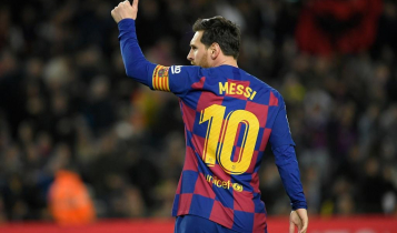 Messi anuncia que permanece no Barcelona