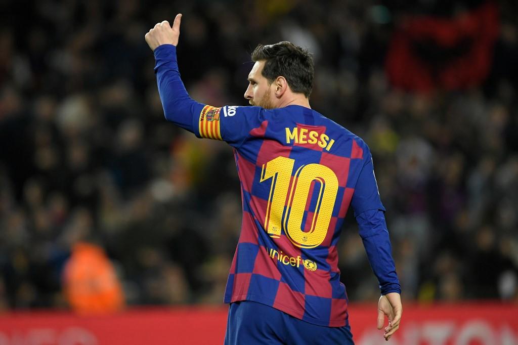 Messi anuncia que permanece no Barcelona