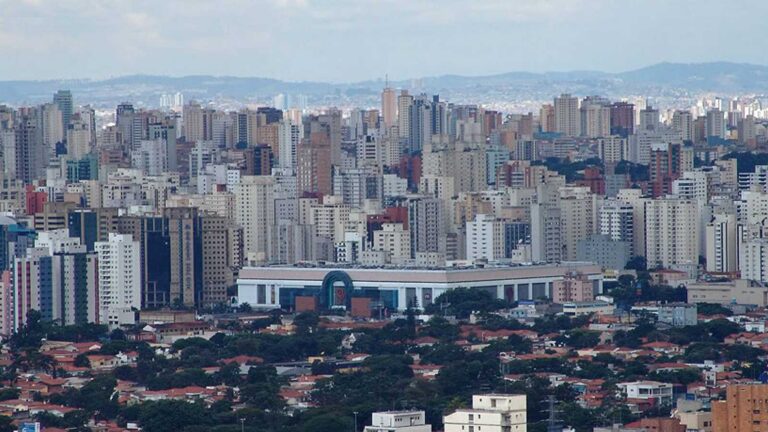 Moema: saiba como é morar no bairro que combina tranquilidade e expansão