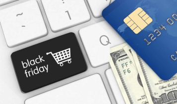 teclado de computador com teclas da black friday e um cartão de crédito Black Friday Brasil 2020