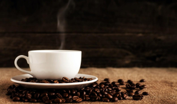 Xícara e grãos de café gourmet