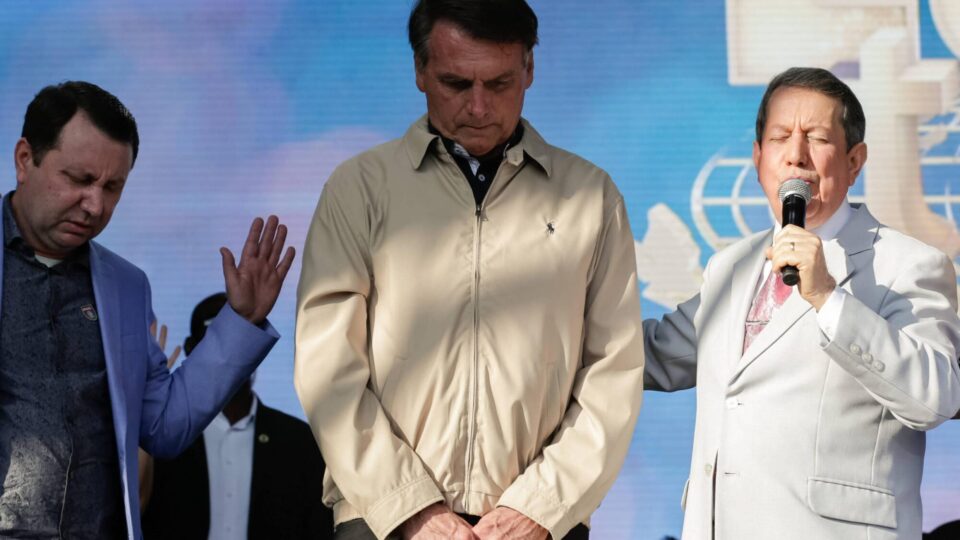 Bolsonaro vetou itens da emenda de perdão de dívidas das igrejas