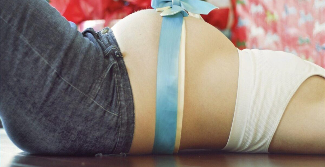 barriga com laço azul
