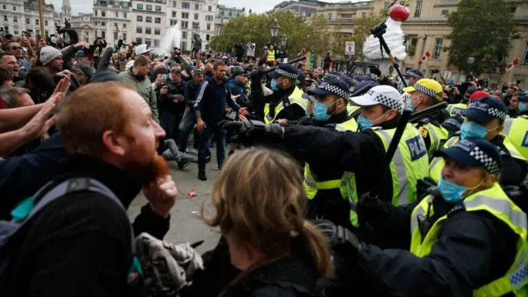 Milhares participam de protestos contra restrições do coronavírus em Londres