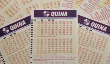 Quina concurso 5410 - a imagem mostra três volantes da Quina em destaque