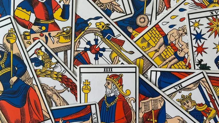 Tarot: conheça a história e entenda como as cartas podem orientar sua vida