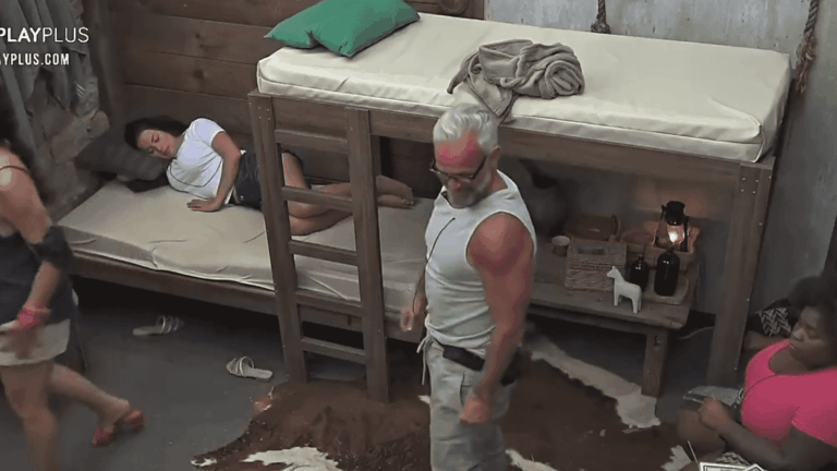 A Fazenda 2020: peões ficam presos na baia e pedem socorro; Assista