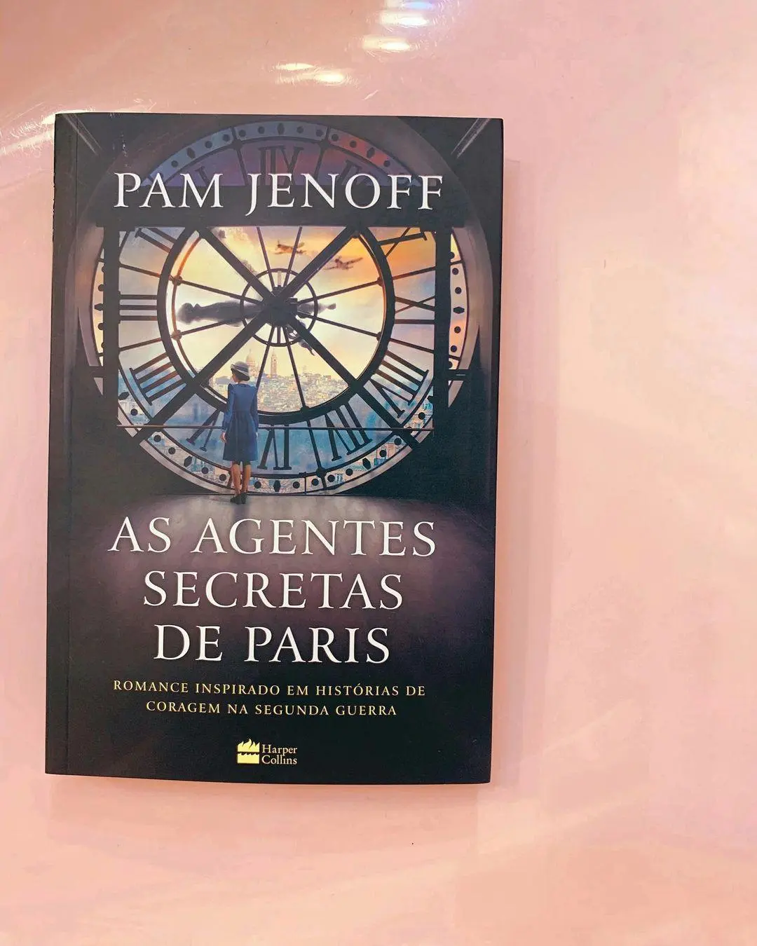 Imagem mostra livro sugerido por Sophia Abrahão