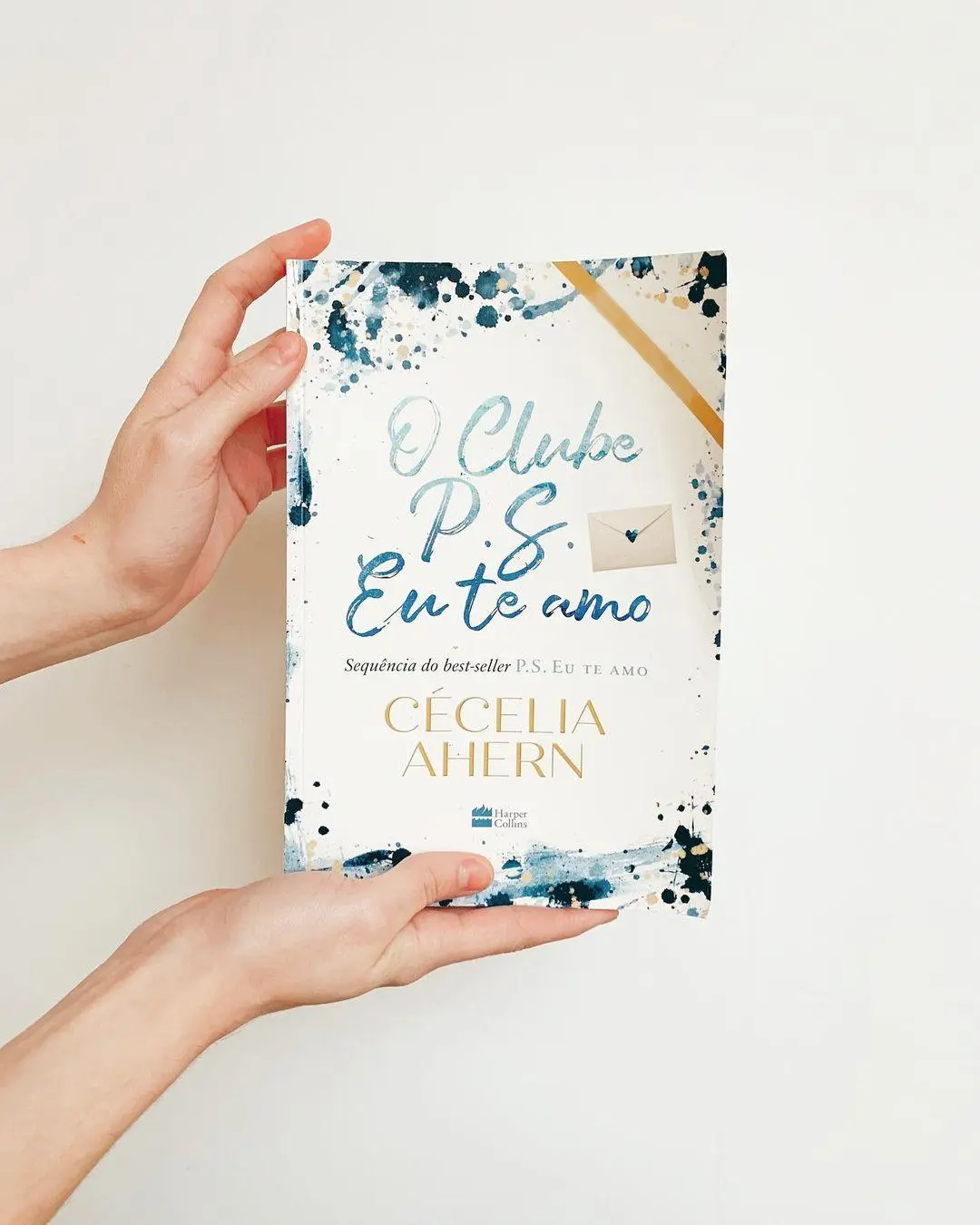 Imagem mostra livro sugerido por Sophia Abrahão