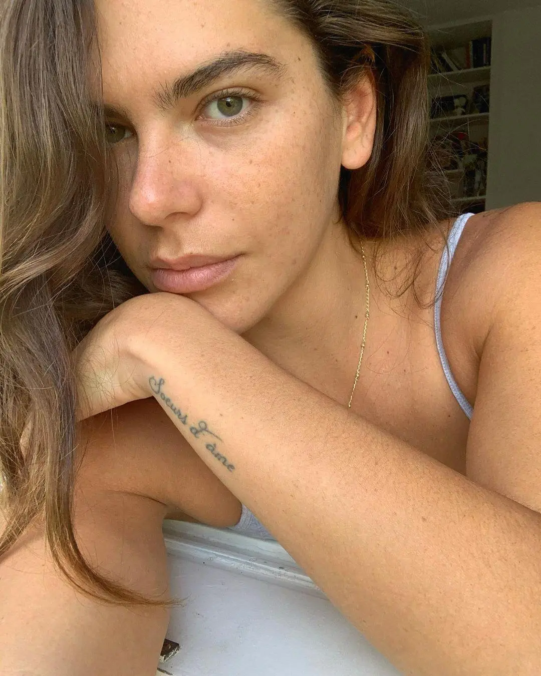 Sobrancelha grossa da Mariana Goldfarb (Foto: @marianagoldfarb/Instagram/Reprodução)