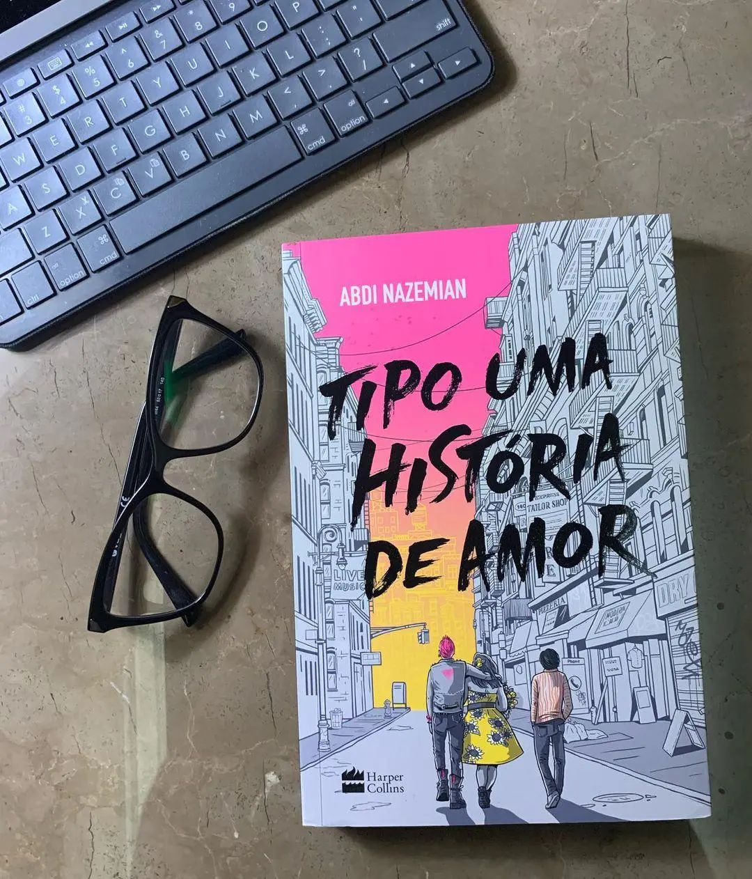 Imagem mostra livro sugerido por Sophia Abrahão