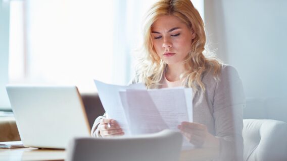 Quais os procedimentos legais para sacar dinheiro em conta de falecido?