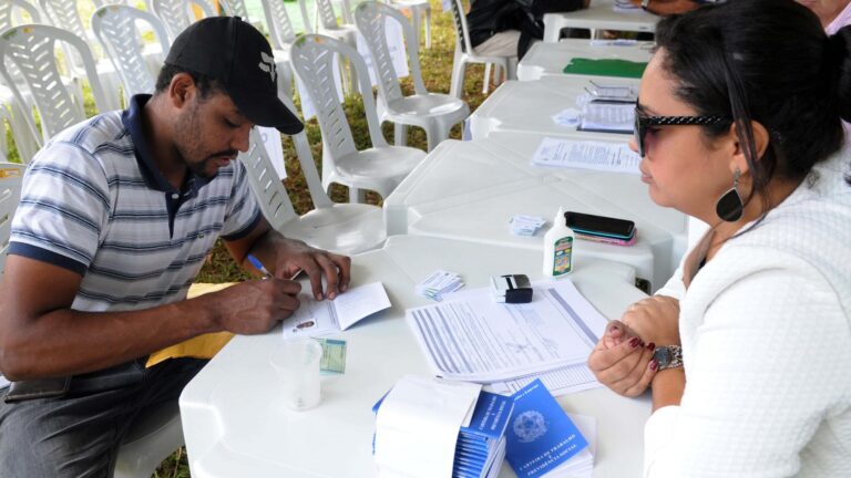 Desempregados somavam 14 milhões no fim de setembro; diz IBGE