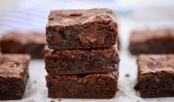 imagem mostra brownie de chocolate