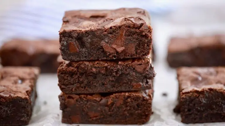 Brownie super fácil: 8 receitas práticas do bolo típico americano