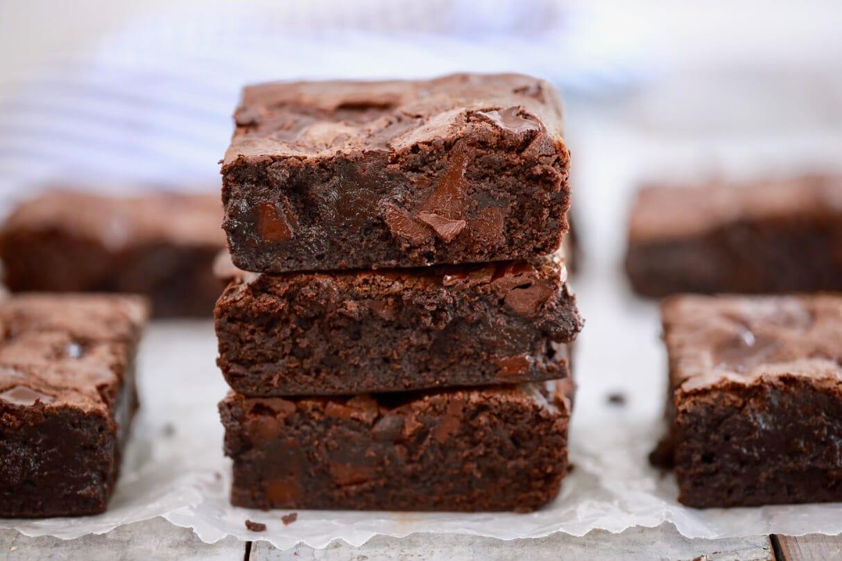 imagem mostra brownie de chocolate