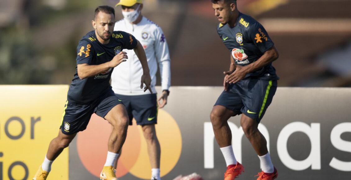 Everton Ribeiro treina com a seleção brasileira