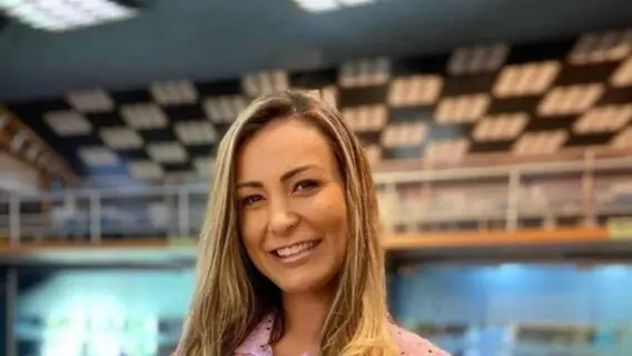 Andressa Urach se afasta da igreja e quer doação milionária de volta