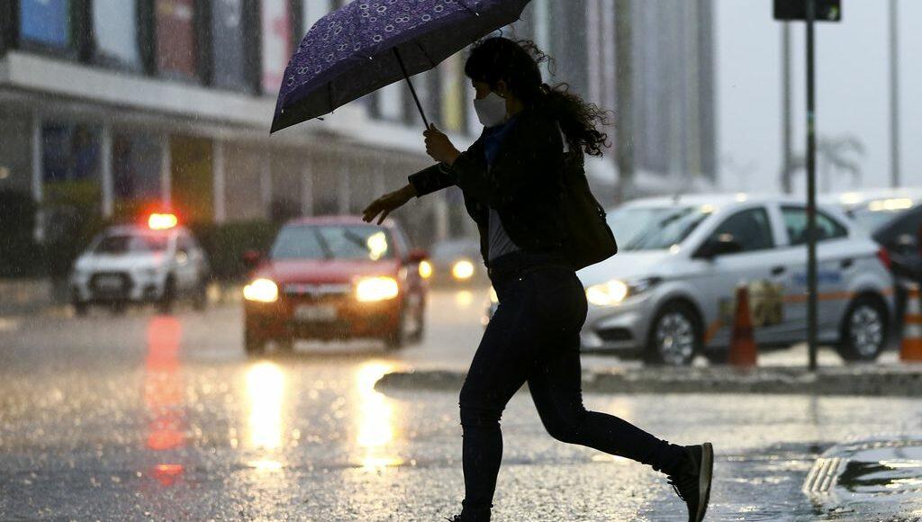Previsão do tempo para feriado prolongado é de chuva em SP e pelo Brasil. Foto: Marcelo Casal/Agência Brasil