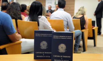Carteira de trabalho.