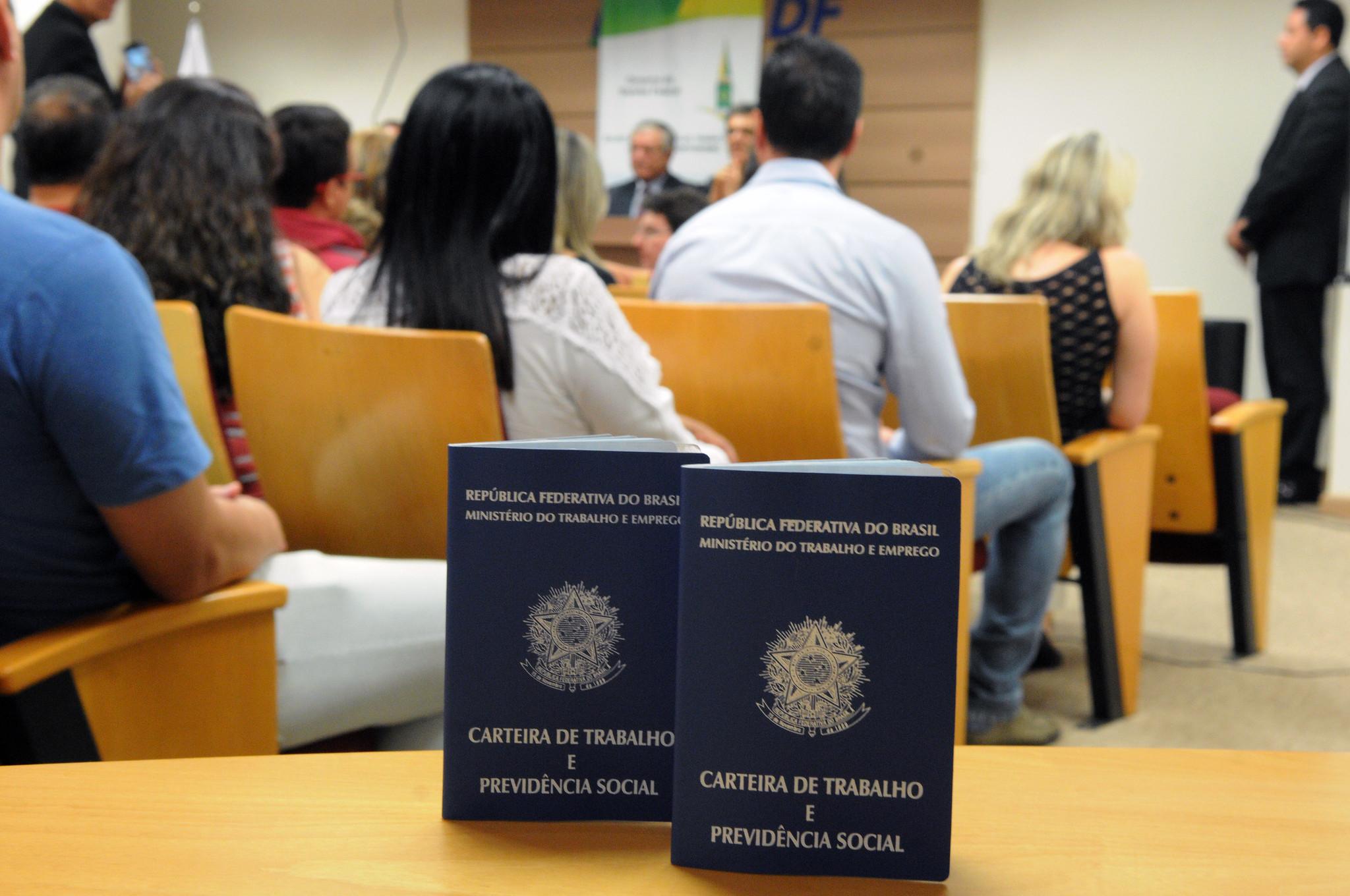 Carteira de trabalho.
