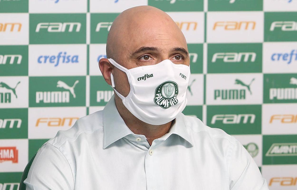 Presidente do Palmeiras, Mauricio Galiotte, fala sobre a busca por um novo técnico