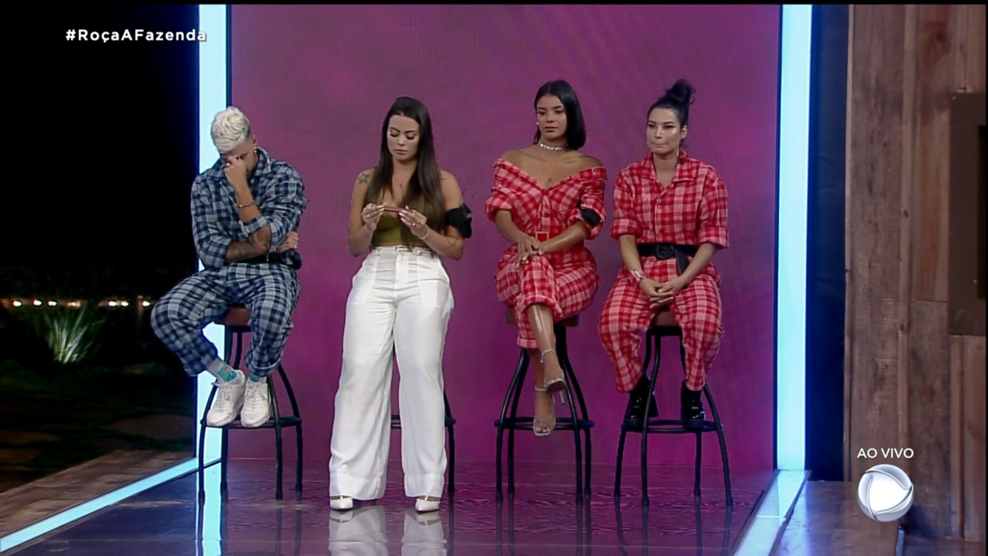 Imagem de Lipe, Victória, Jakelyne e Raissa na Enquete A Fazenda 12