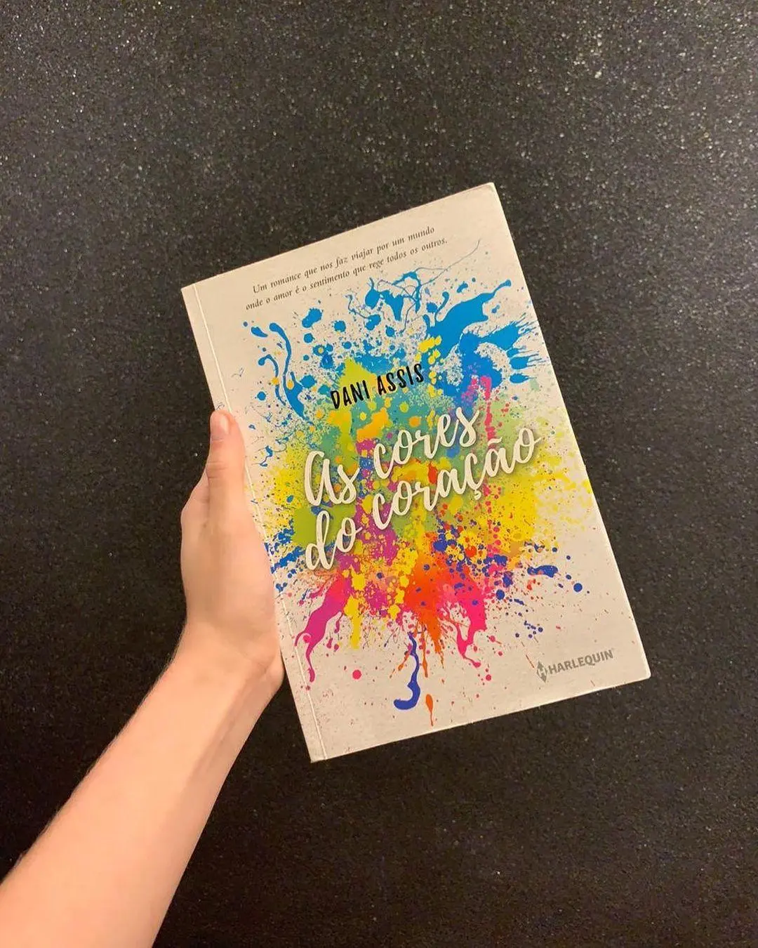 Imagem mostra livro sugerido por Sophia Abrahão