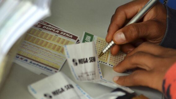 Acumulada, Mega-Sena pode pagar até R$ 32 milhões no sorteio na quinta