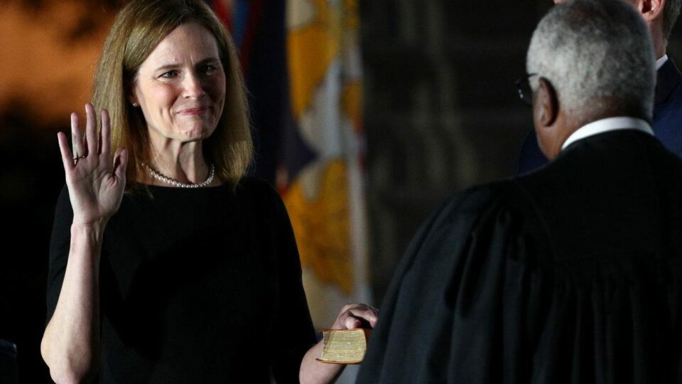 Amy Coney Barrett é confirmada à Suprema Corte