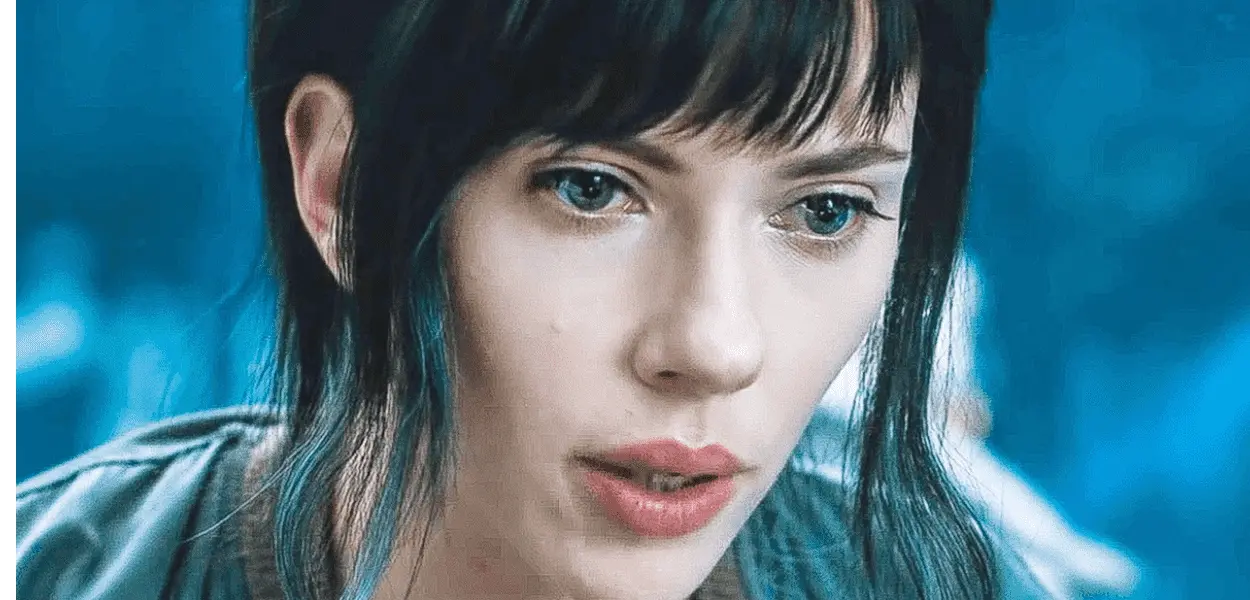 Longe de ser japonesa, Scarlett Johansson interpretou a personagem Motoko Kusanagi. Fonte: Reprodução