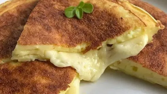 Pão de queijo de frigideira: 5 receitas simples para fazer em 5 minutos