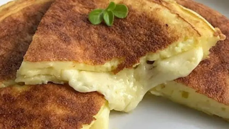 Pão de queijo de frigideira: 5 receitas simples para fazer em 5 minutos