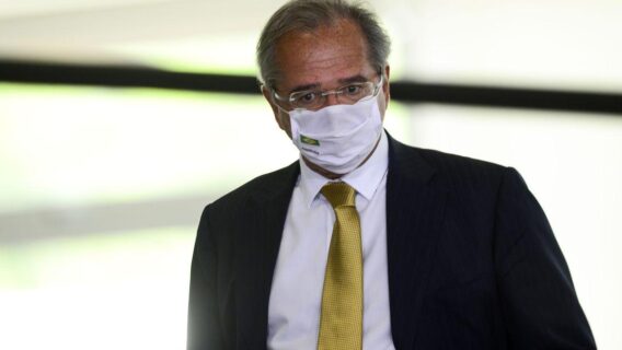 Corte de salários está entre as medidas para financiar Renda Cidadã