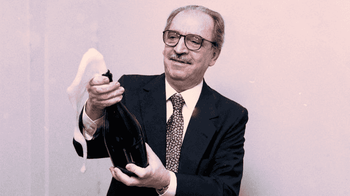 Presidente do fluminense estoura champanhe após tapetão no brasileirão de 1996