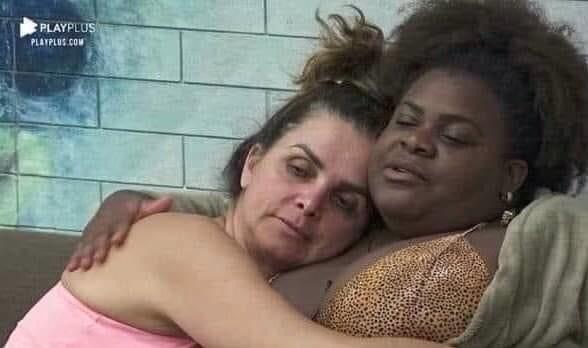 Semelhança entre Luiza Ambiel, de A Fazenda 2020, e Jair Bolsonaro parou a internet. Foto: reprodução