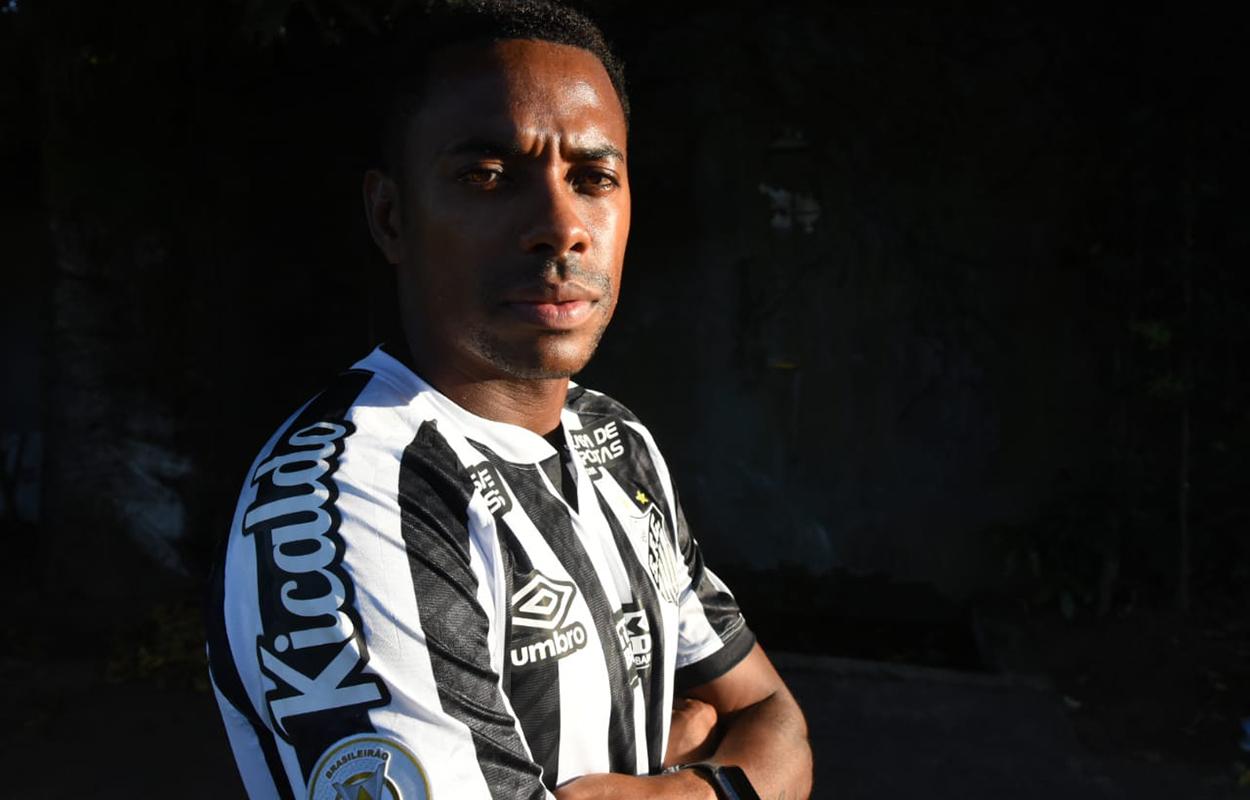 Robinho é apresentado no Santos