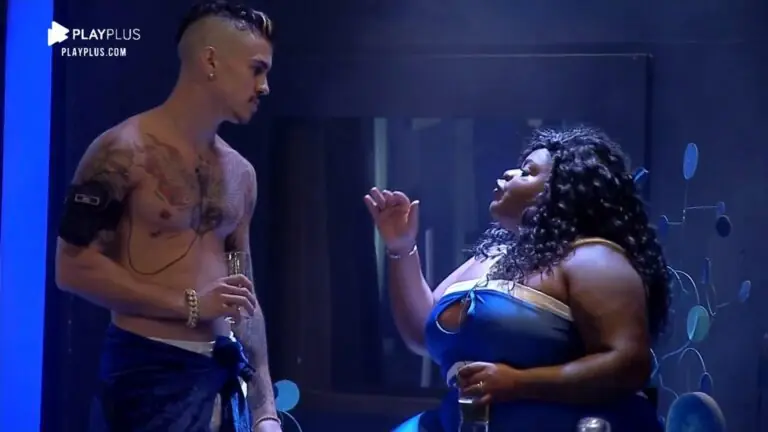 A Fazenda 12: Jojo Todynho dá chega pra lá em Biel; veja momento