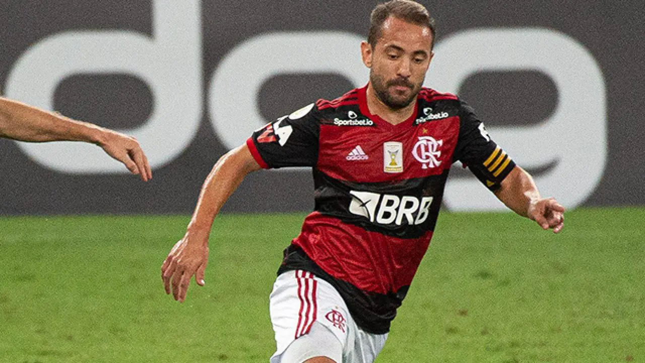 Everton Ribeiro foi convocado e será um dos desfalques para o Flamengo no Brasileirão
