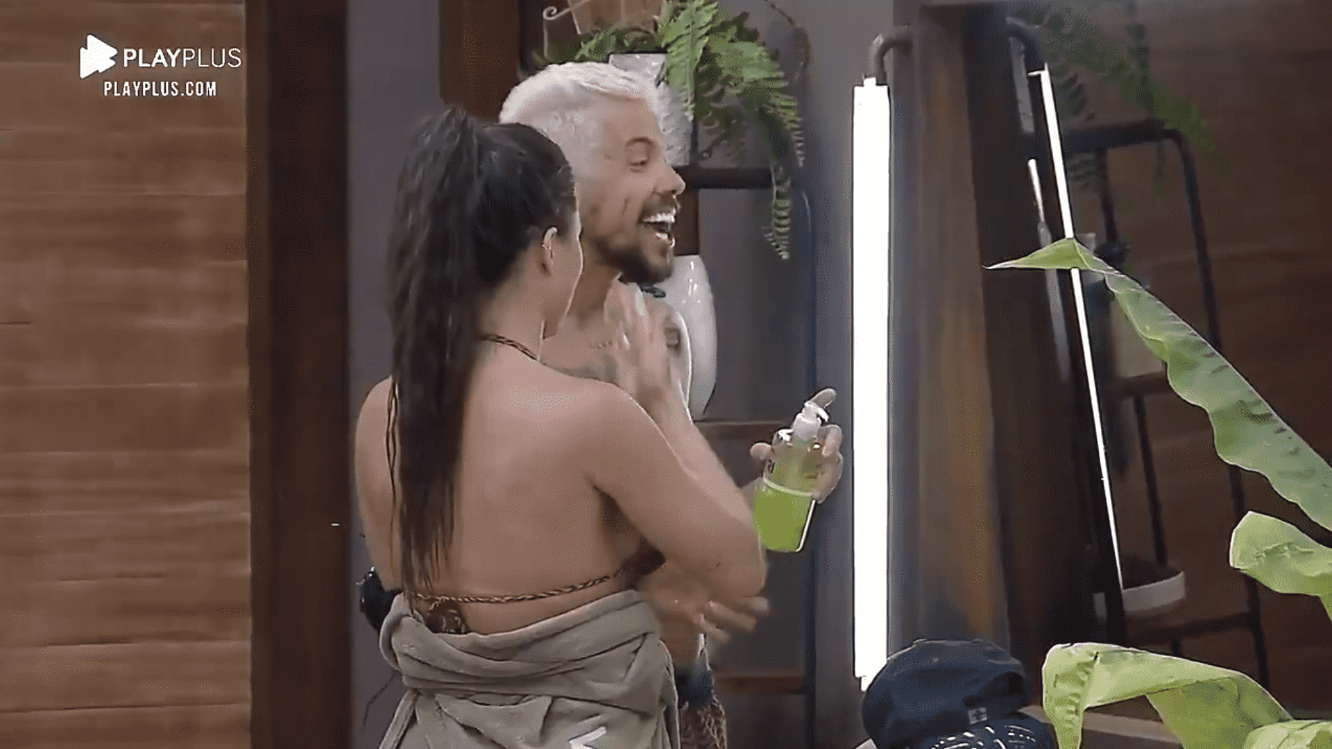 Lipe Ribeiro e Victória Villarim em A Fazenda 2020