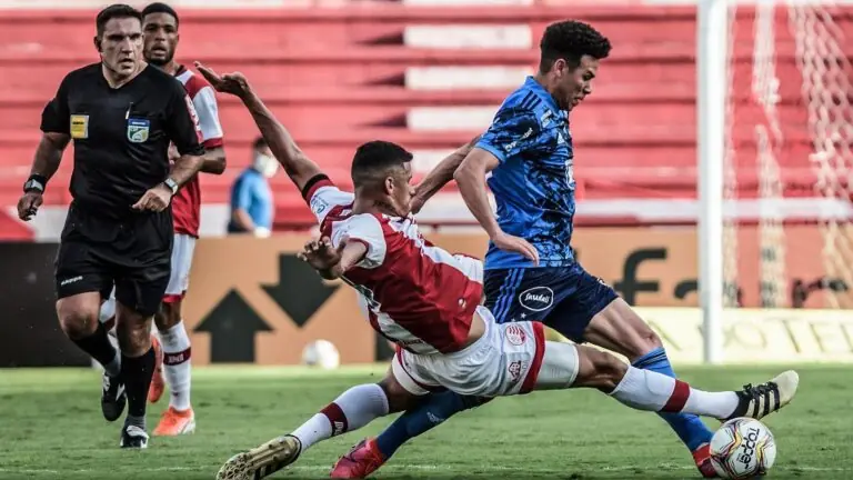 Jogos de hoje na TV: confira as partidas de futebol desta sexta (30)