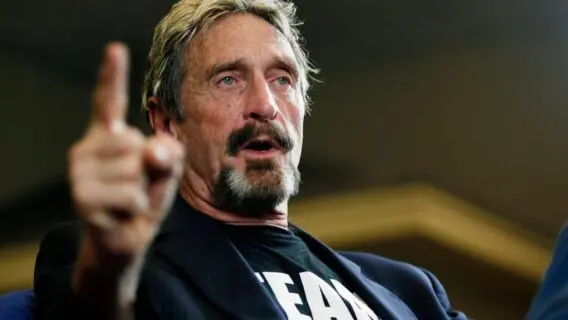 Criador de software antivírus John McAfee foi preso no aeroporto por acusações de fraude