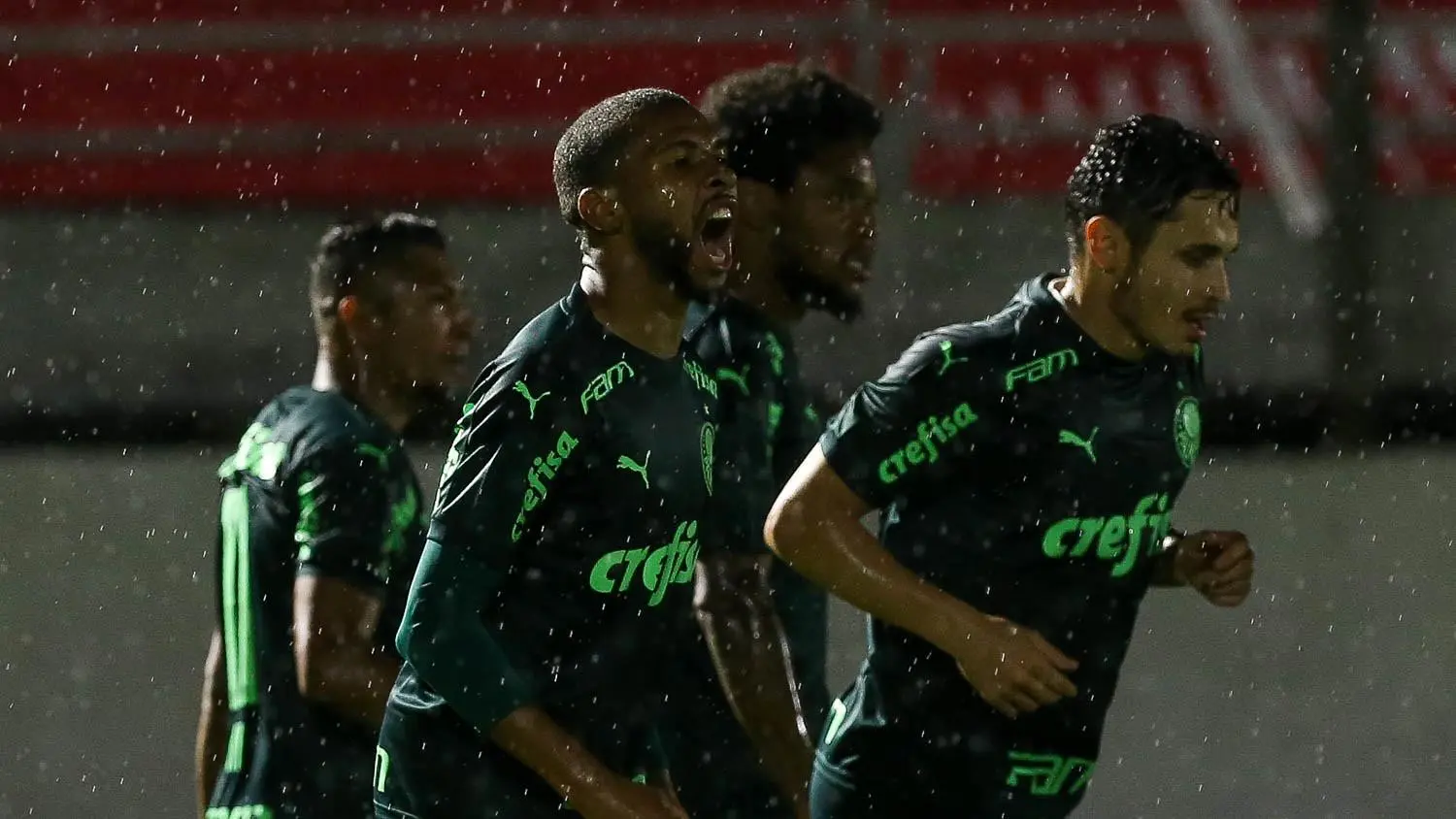 Atacante Wesley comemora o segundo gol do Palmeiras no jogo