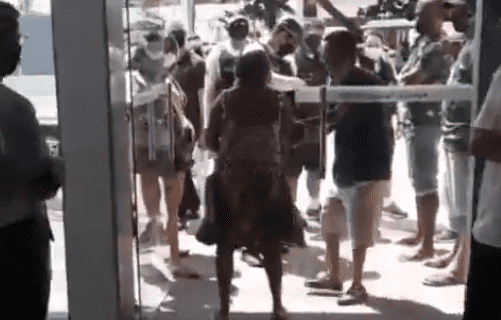 Vídeo: ‘Sou racista e odeio a raça negra’, diz mulher flagrada em banco