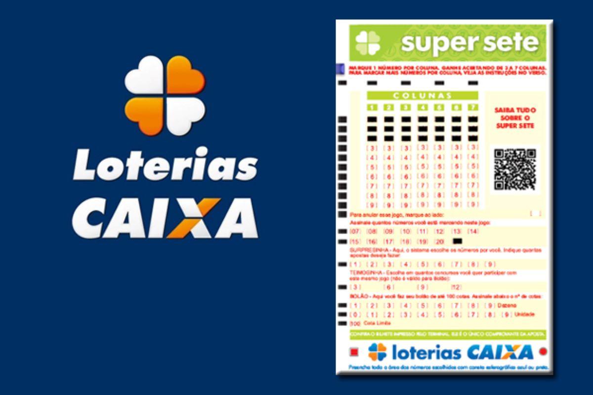 Super Sete concurso 12 - a imagem mostra um volante do Super Sete ao lato do de um trevo de quatro folhas e do escrito Loterias Caixa