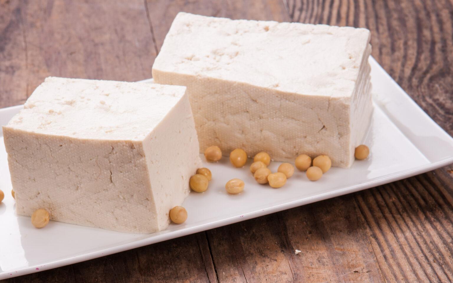 Tofu o que é, benefícios e como preparar a proteína vegana