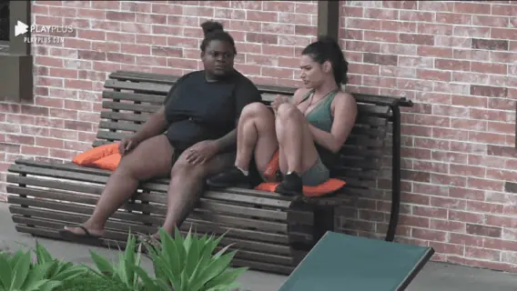 A Fazenda 12: Raissa diz que Luiza tentou sabotar almoço com cabelo na comida