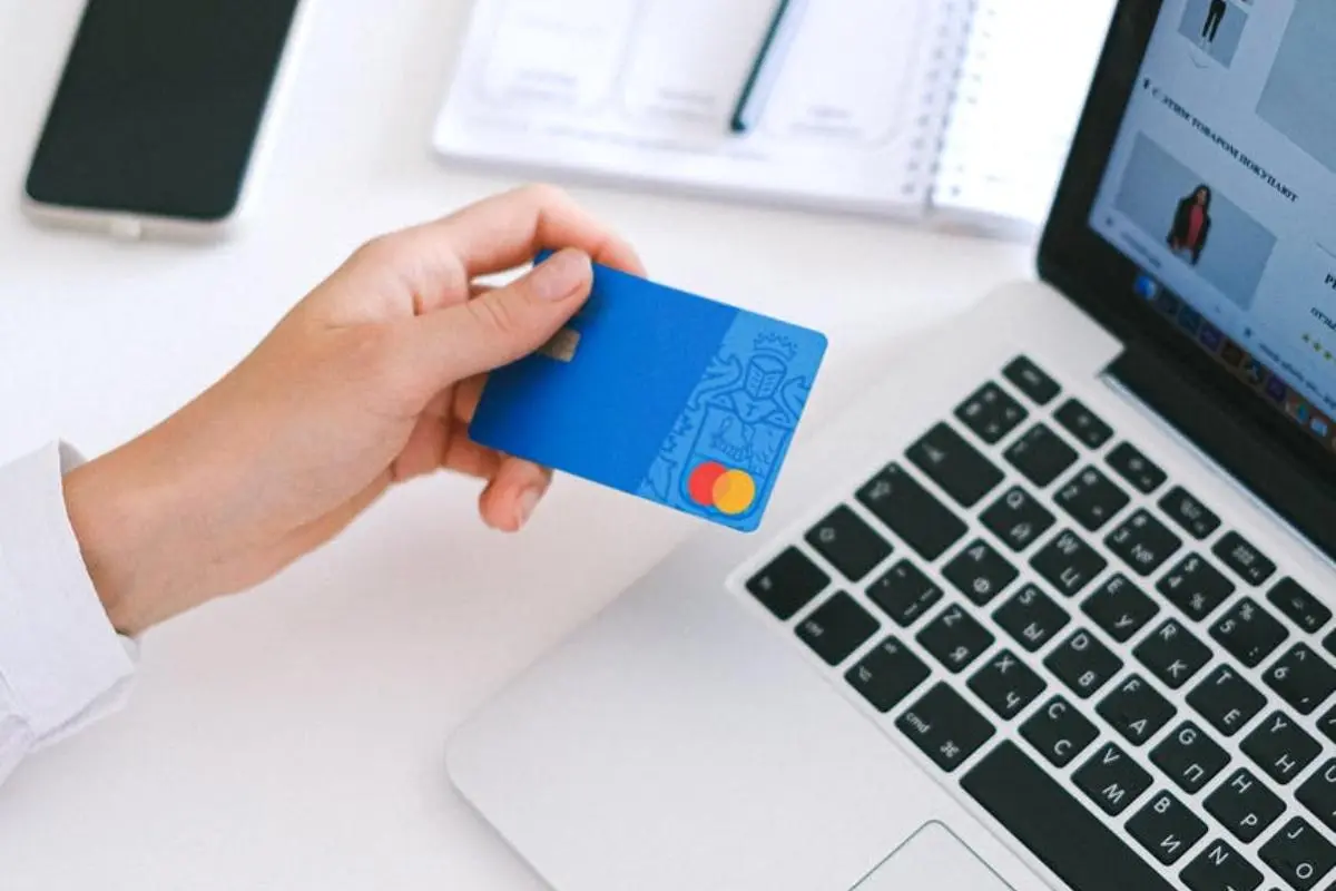 Atenção ao frete e ao pagamento na Black Friday