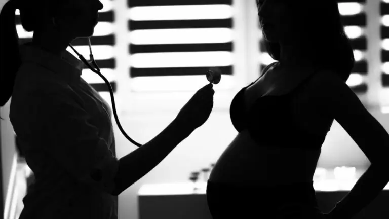 Lei do aborto na Espanha poderá passar por mudanças sobre consentimento